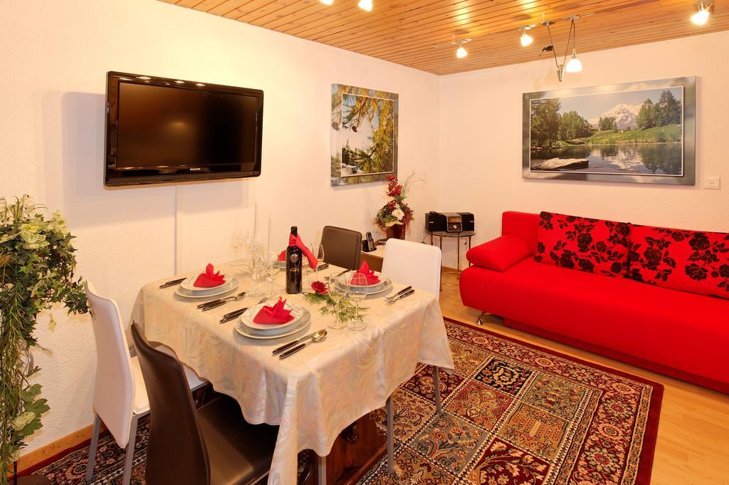 Apartmán Haus Waldheim Grächen Pokoj fotografie